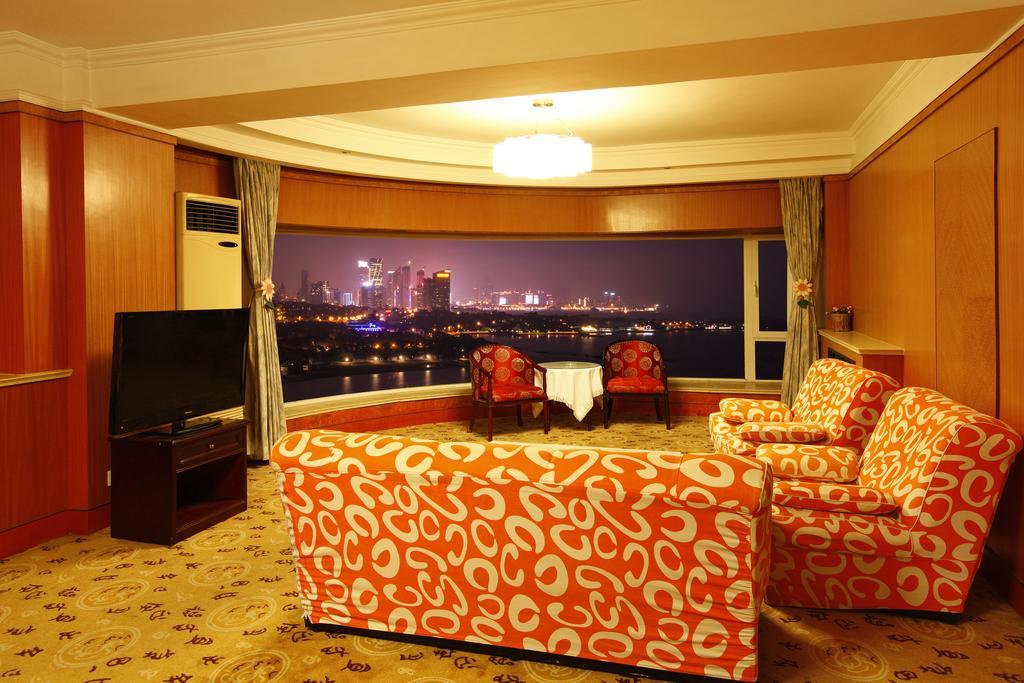 Donghai Grand Hotel Ціндао Номер фото